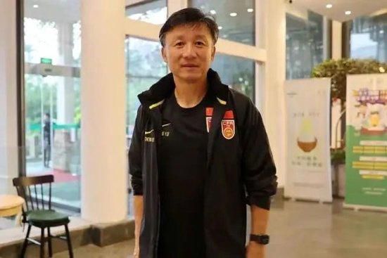 杨若晴的眉头皱了起来，杨华忠的脸色也不是很好看。